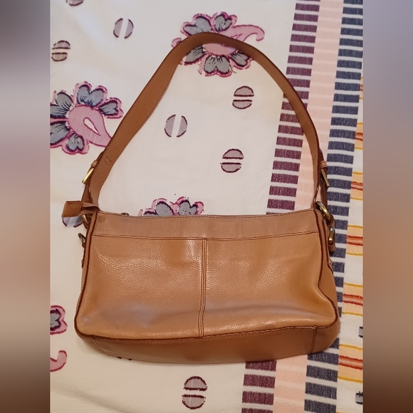 Etienne Aigner light brown/ tan leather shoulder handbag - Picture 4 of 16